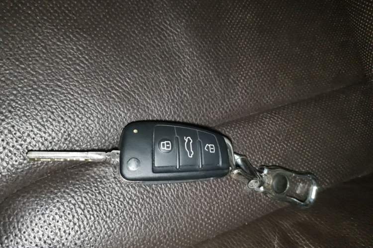 Used Audi Q7 2014 35 TDI Sport Edition Vehicle Key