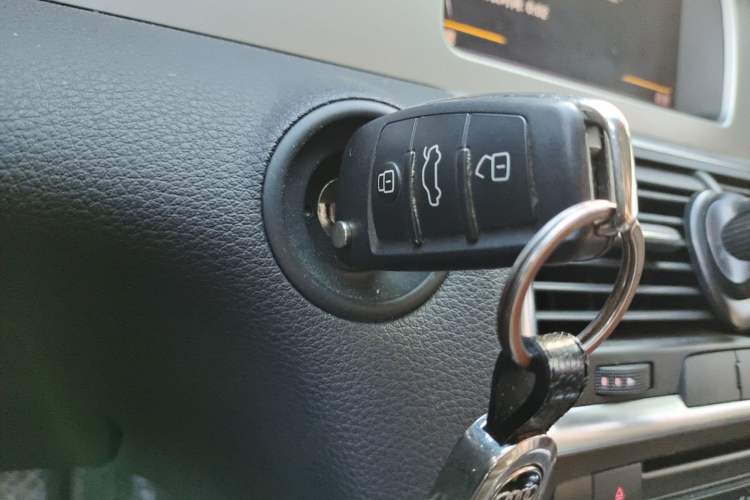 Used Audi Q7 2014 40 TFSI Sport Edition Vehicle Key