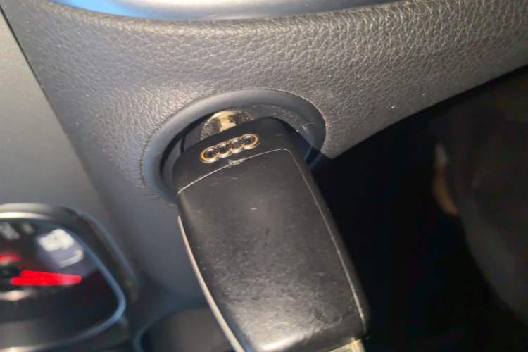 Used Audi Q7 2014 35 TFSI Ambition Edition Vehicle Key