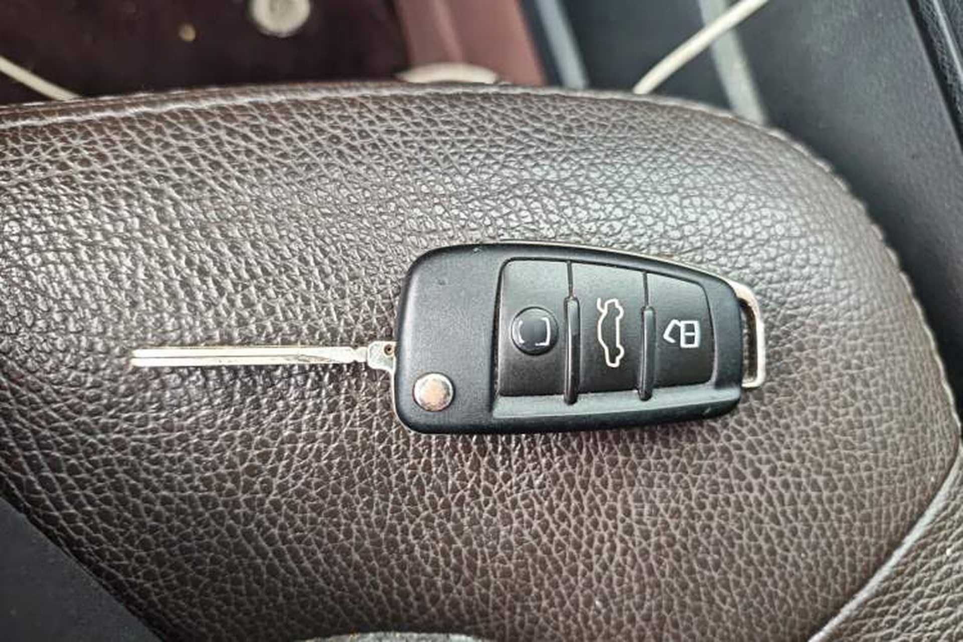 Used Audi Q7  Vehicle Key