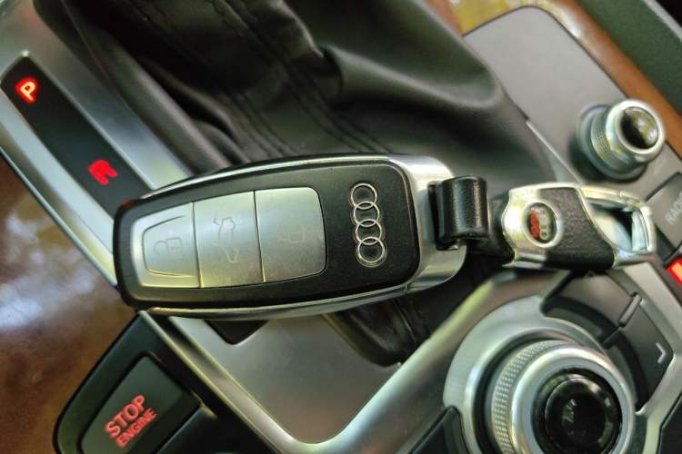 Used Audi Q7 2014 35 TFSI Ambition Edition Vehicle Key