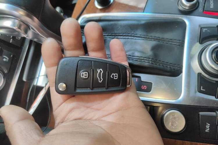 Used Audi Q7 2014 35 TFSI Sport Edition Vehicle Key