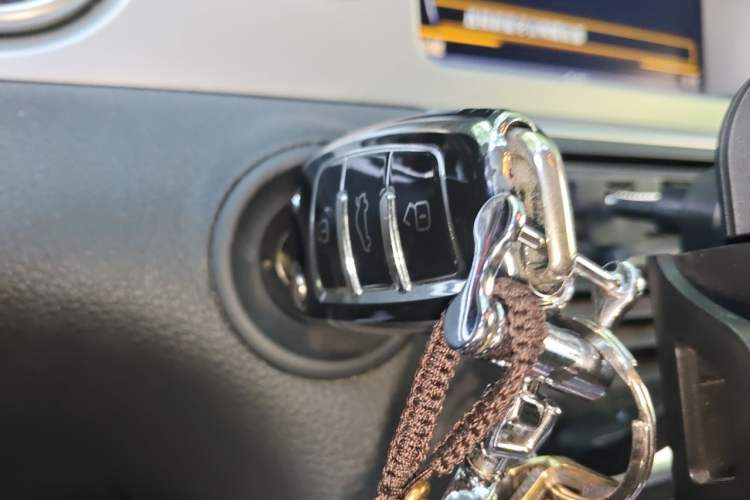 Used Audi Q7 2014 35 TFSI Ambition Edition Vehicle Key