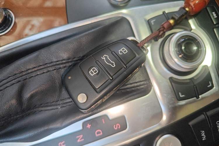 Used Audi Q7  Vehicle Key