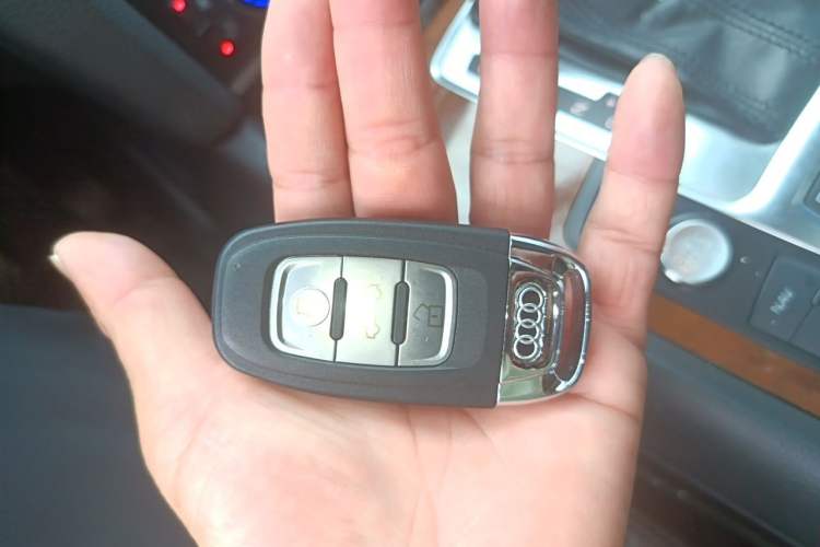 Used Audi Q7 2014 35 TDI Exclusive Edition Vehicle Key