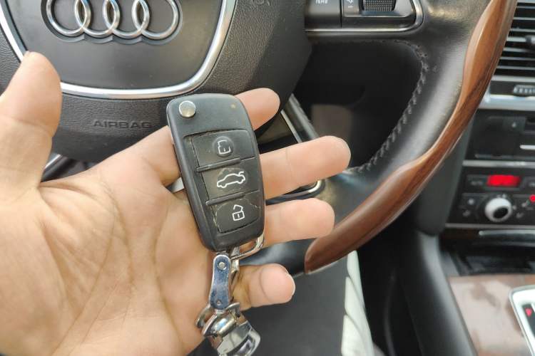 Used Audi Q7 2014 35 TFSI Sport Edition Vehicle Key