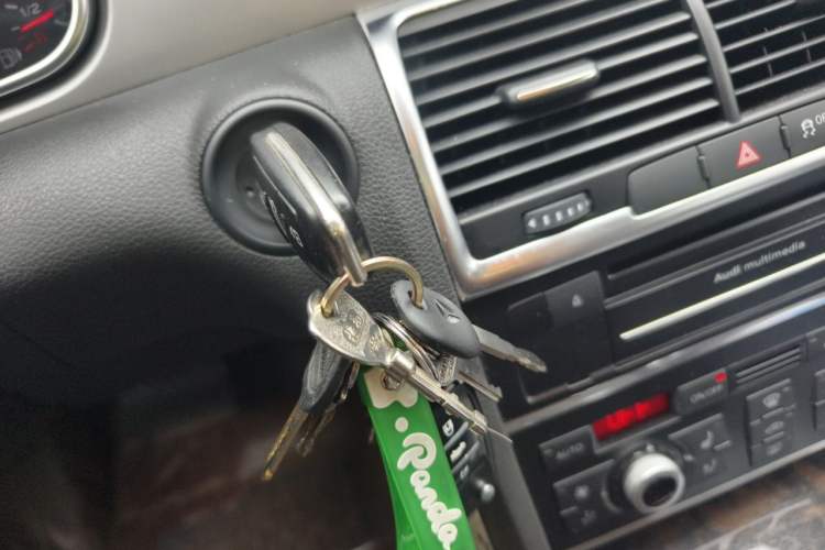 Used Audi Q7  Vehicle Key