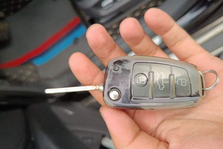 Used Audi Q7  Vehicle Key