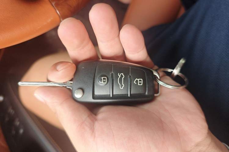 Used Audi Q7 2014 35 TDI Sport Edition Vehicle Key