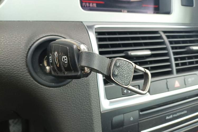Used Audi Q7 2014 40 TFSI off-road version Vehicle Key