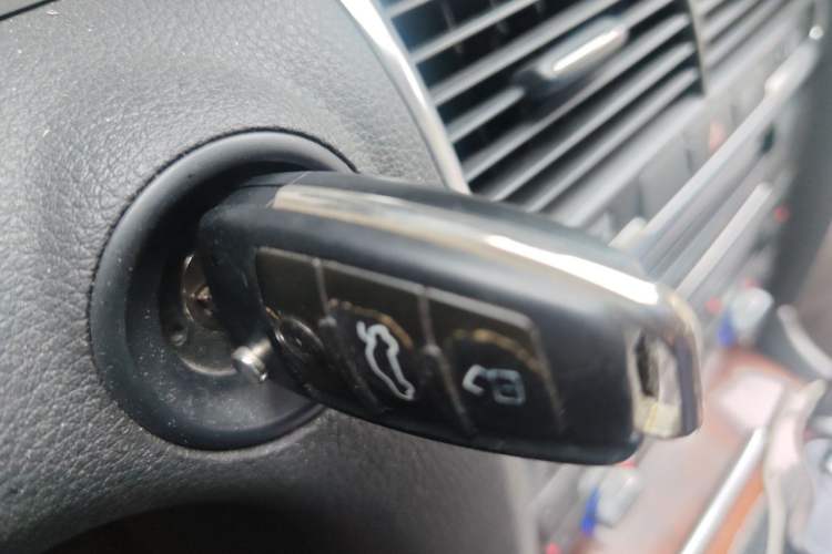 Used Audi Q7 2014 35 TDI quattro Sport Edition Vehicle Key