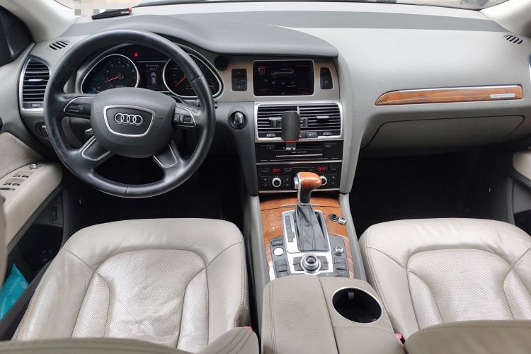 Used Audi Q7 2014 35 TFSI Off-road Model Center Console