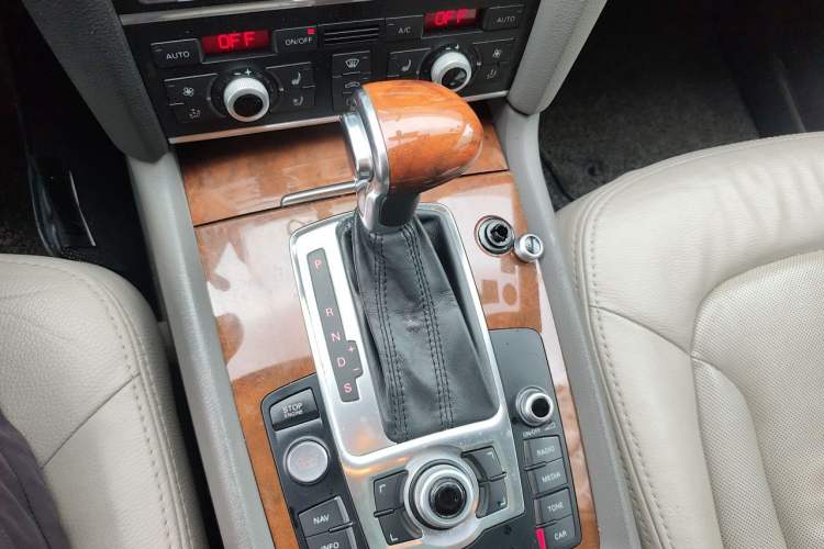 Used Audi Q7 2014 35 TFSI Off-road Model Gear Lever