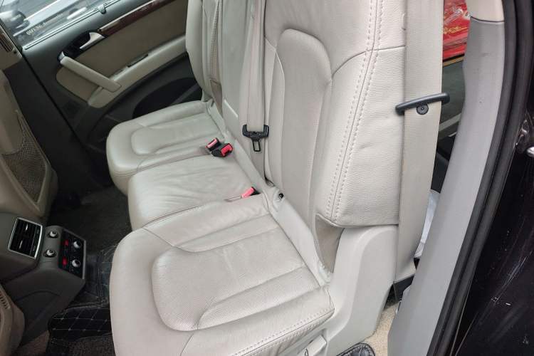 Used Audi Q7 2014 35 TFSI Off-road Model Left Rear Seat