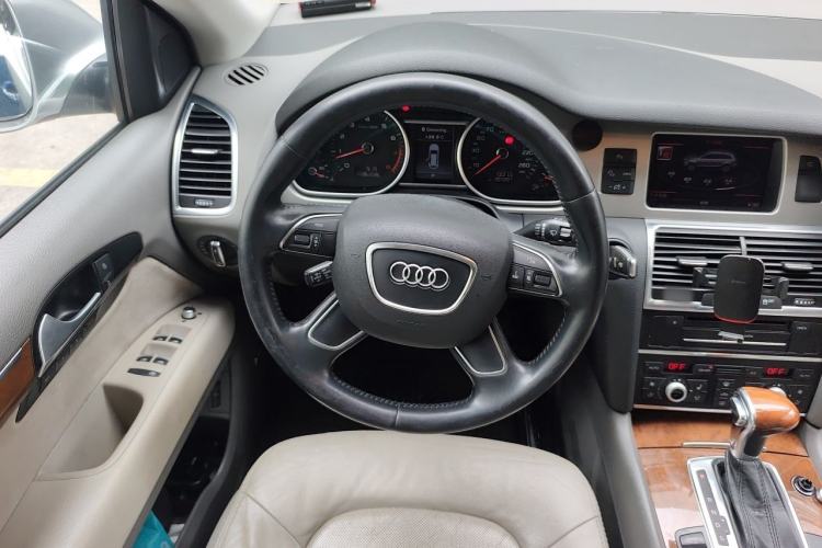 Used Audi Q7 2014 35 TFSI Off-road Model Steering Wheel