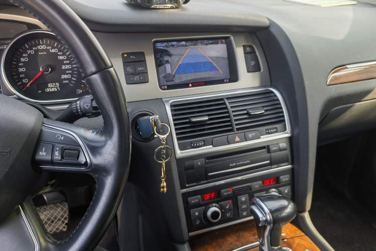 Used Audi Q7 2014 35 TFSI Ambition Edition Audio And AC Panel