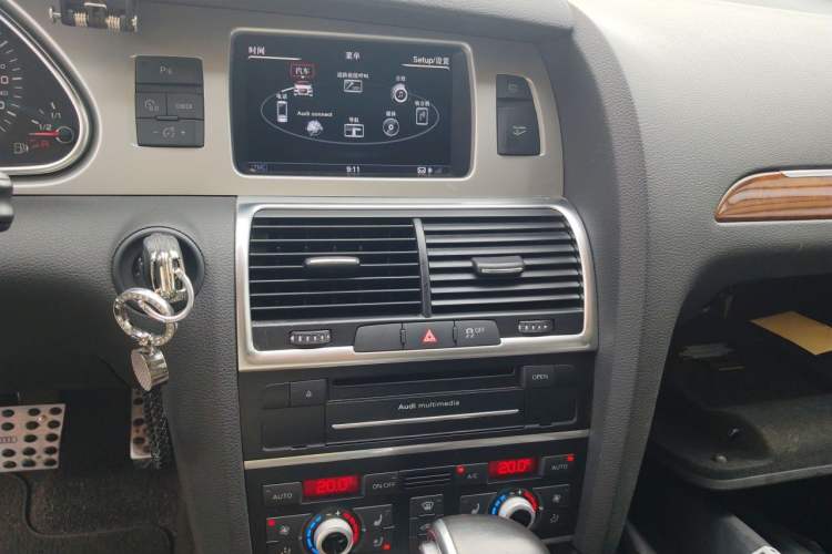 Used Audi Q7 2014 35 TFSI Sport Edition Audio And AC Panel