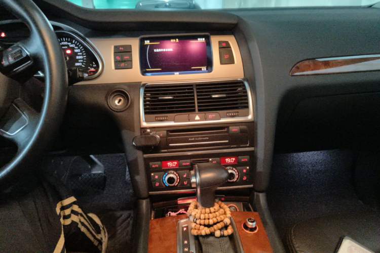 Used Audi Q7 2014 35 TFSI Ambition Edition Audio And AC Panel