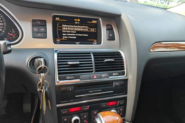 Used Audi Q7 2014 35 TFSI Off-road Model Audio And AC Panel