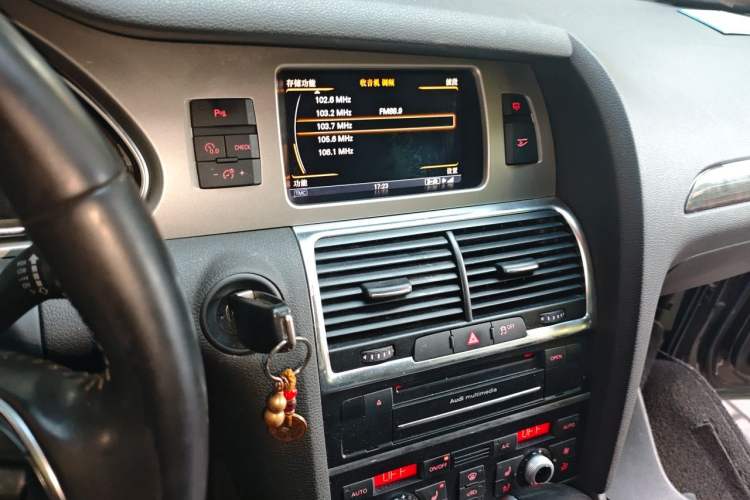 Used Audi Q7 2014 40 TFSI off-road version Audio And AC Panel