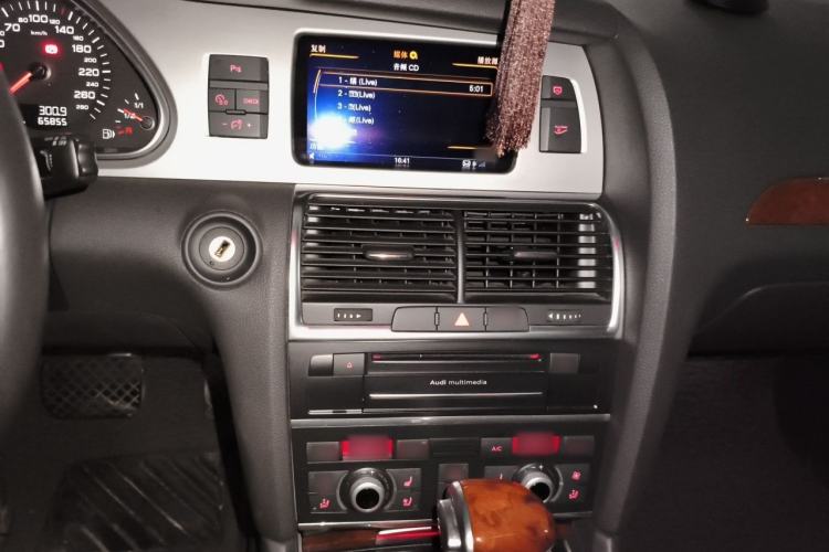 Used Audi Q7 2014 35 TFSI Off-road Model Audio And AC Panel