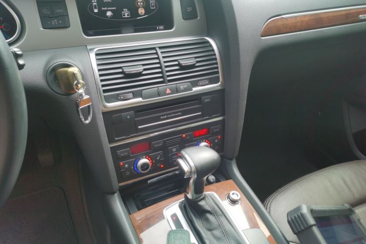 Used Audi Q7 2014 35 TFSI Sport Edition Audio And AC Panel
