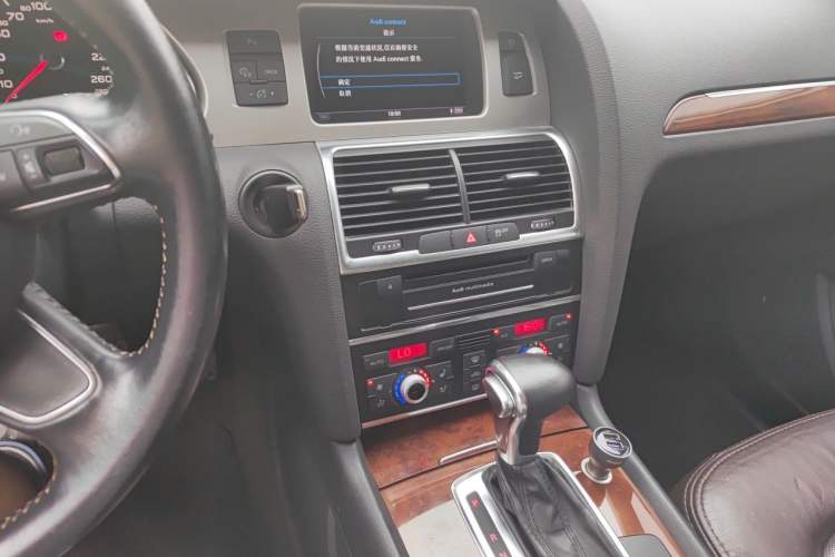Used Audi Q7 2014 35 TFSI Sport Edition Audio And AC Panel