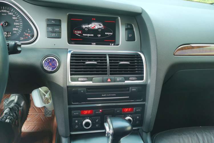 Used Audi Q7 2014 35 TFSI Sport Edition Audio And AC Panel
