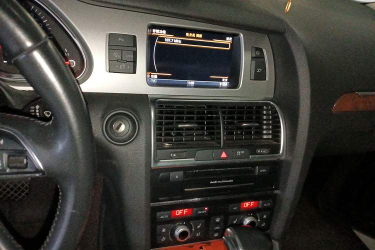 Used Audi Q7 2014 35 TFSI Ambition Edition Audio And AC Panel
