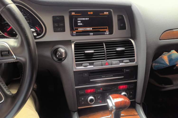 Used Audi Q7 2014 35 TFSI Off-road Model Audio And AC Panel