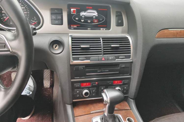 Used Audi Q7 2014 35 TDI Sport Edition Audio And AC Panel