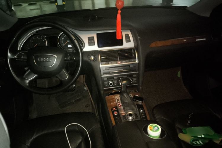 Used Audi Q7 2014 35 TFSI Ambition Edition Center Console