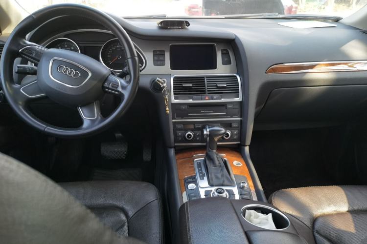 Used Audi Q7 2014 35 TFSI Ambition Edition Center Console