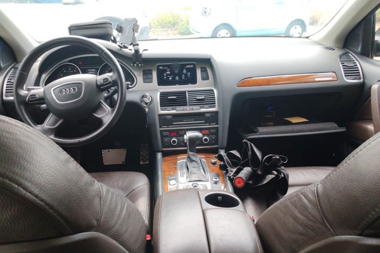 Used Audi Q7 2014 35 TFSI Sport Edition Center Console
