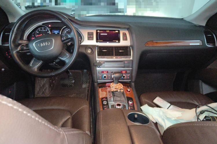 Used Audi Q7 2014 35 TFSI Ambition Edition Center Console