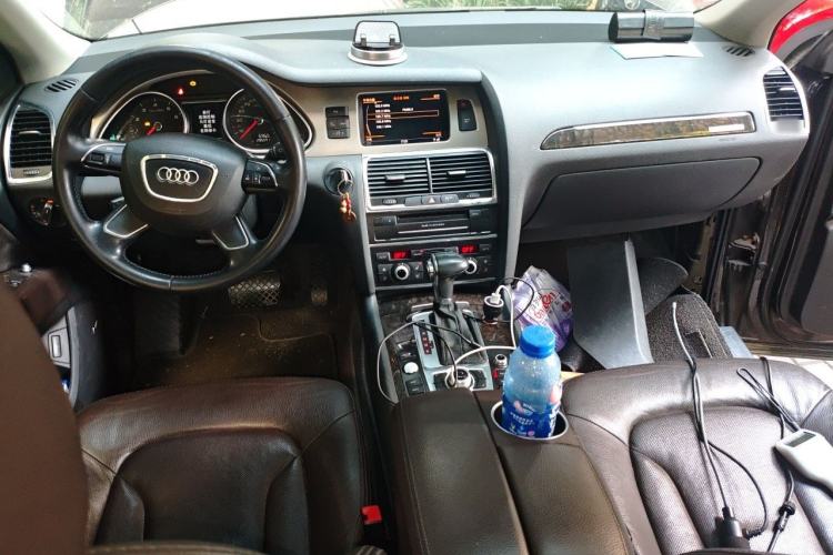 Used Audi Q7 2014 40 TFSI off-road version Center Console