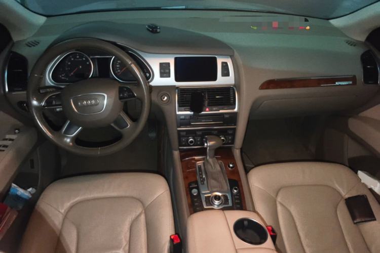 Used Audi Q7 2014 35 TFSI Ambition Edition Center Console