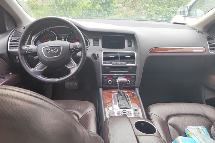 Used Audi Q7 2014 35 TFSI Sport Edition Center Console