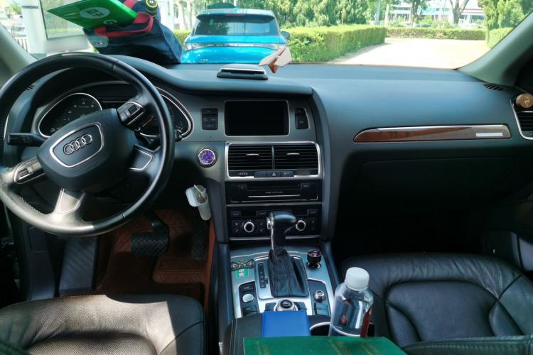 Used Audi Q7 2014 35 TFSI Sport Edition Center Console