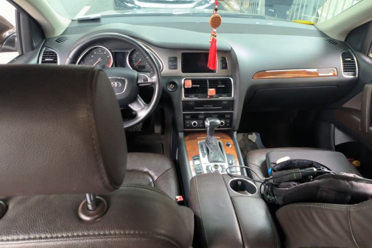 Used Audi Q7 2014 35 TFSI Ambition Edition Center Console