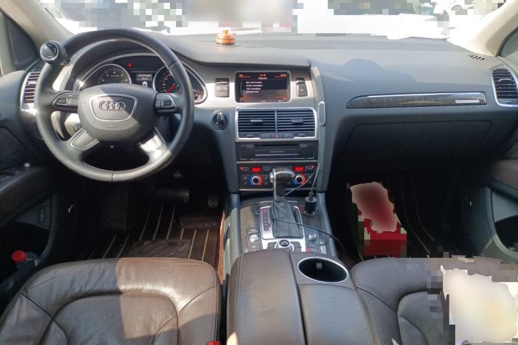 Used Audi Q7 2014 35 TFSI Off-road Model Center Console