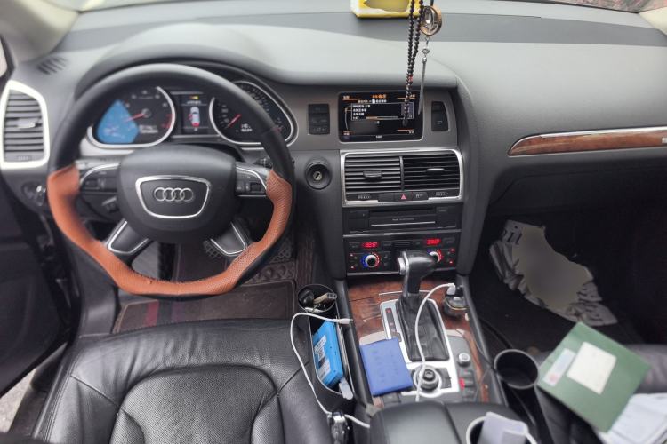 Used Audi Q7 2014 35 TFSI Ambition Edition Center Console
