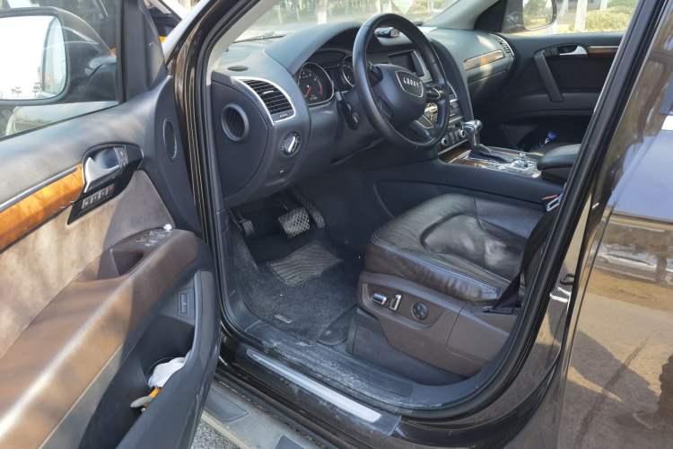 Used Audi Q7 2014 35 TFSI Ambition Edition Driver Seat