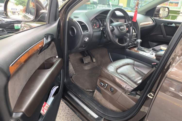 Used Audi Q7 2014 35 TFSI Ambition Edition Driver Seat