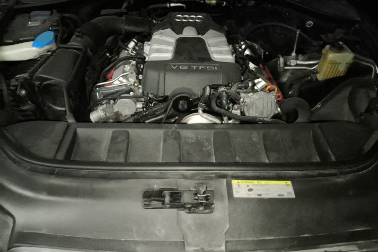 Used Audi Q7 2014 35 TFSI Ambition Edition Engine Bay