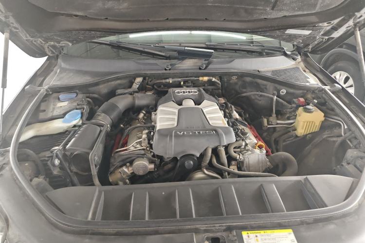 Used Audi Q7 2014 40 TFSI Sport Edition Engine Bay