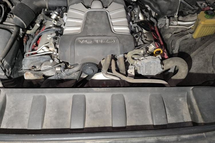 Used Audi Q7 2014 35 TFSI Sport Edition Engine Bay