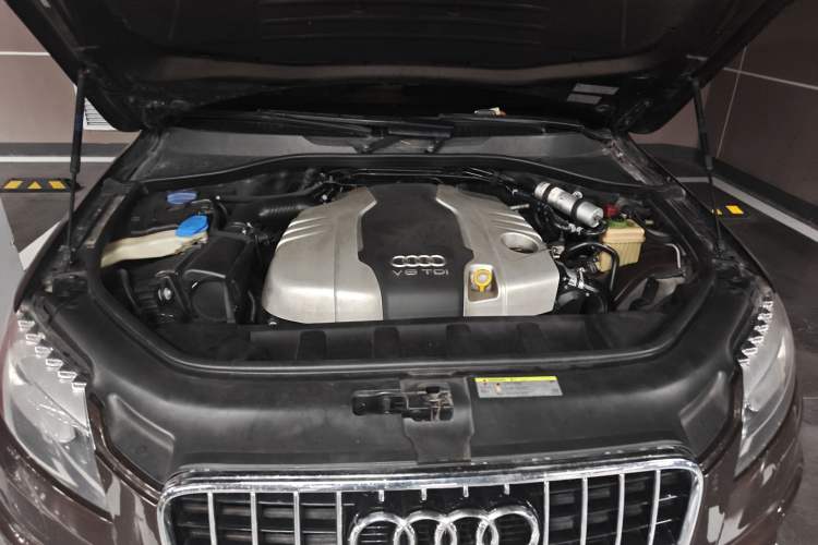 Used Audi Q7 2014 35 TDI Sport Edition Engine Bay