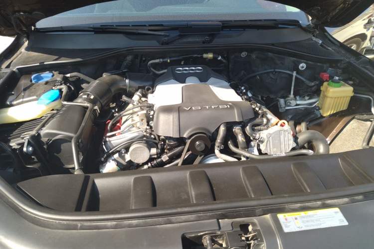 Used Audi Q7 2014 35 TFSI Sport Edition Engine Bay