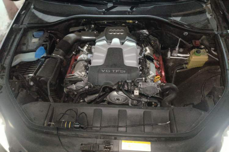 Used Audi Q7 2014 35 TFSI Ambition Edition Engine Bay
